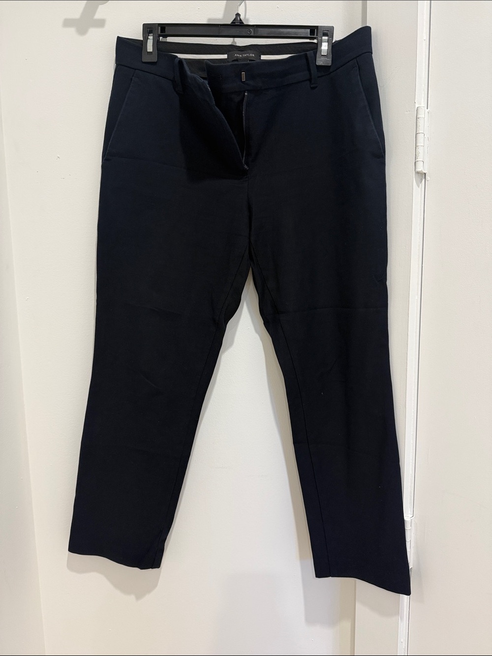 Ann Taylor Women’s Ankle Length Navy Blue Pants Size 6
